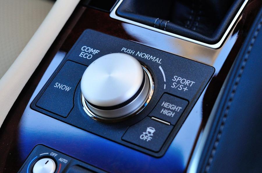  Lexus LS460 2013 года  (фото 17 из 111)